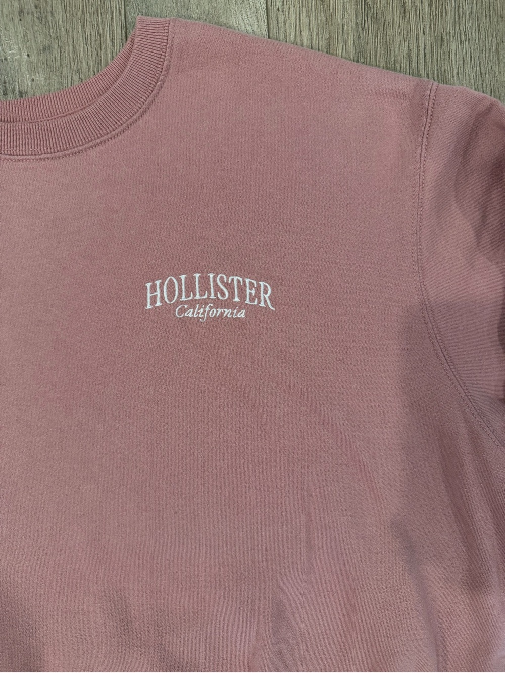 Hollister Dusty Rose Crewneck Sweatshirt - Women's Pullover - Picture 3 of 5